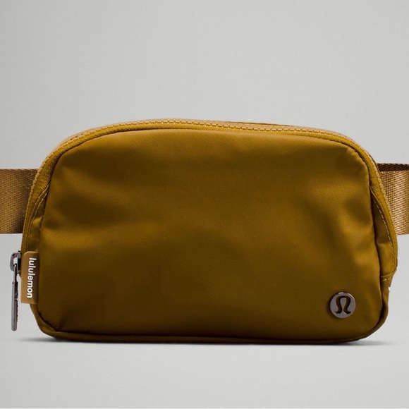 lululemon athletica Handbags - Lululemon everywhere belt bag